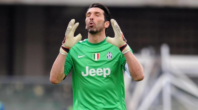 Gigi Buffon ai ferri corti con la Juventus per la proposta di rinnovo ricevuta