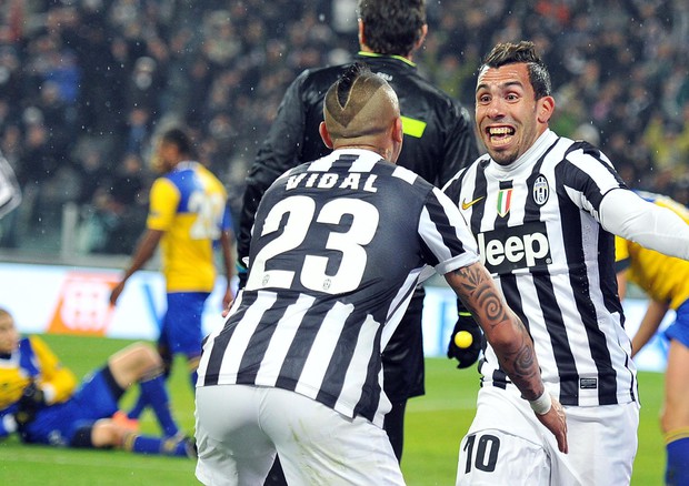 Vidal e Tevez