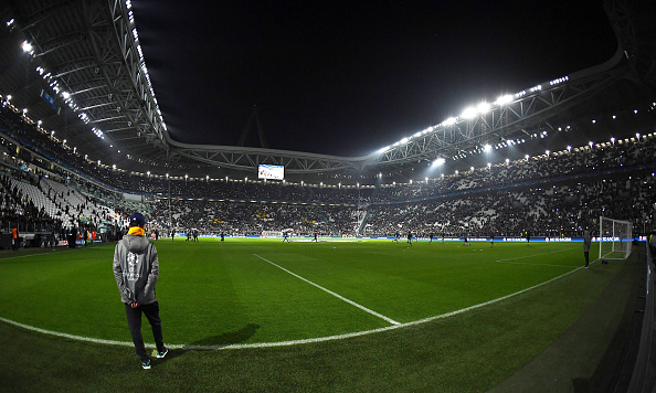 Notizie Juve, la decisione verso il tifoso che ha mimato un aerero nel derby.