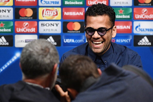 Dani Alves su Instagram dopo l'intervento al ginocchio