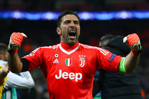 L'esultanza di Gianluigi Buffon dopo l'impresa della Juve a Wembley in Champions League