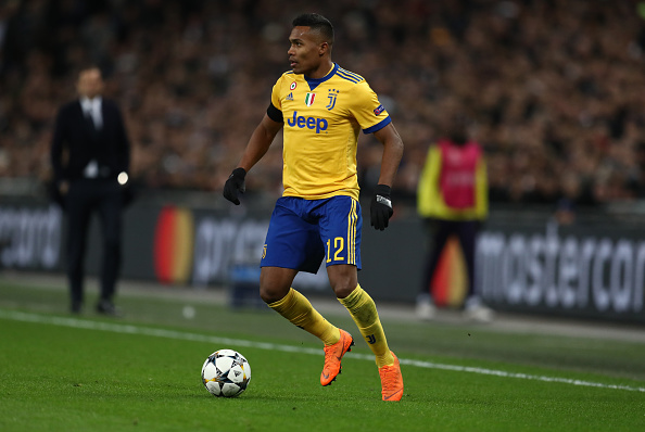 L'esterno brasiliano Alex Sandro in azione durante Tottenham-Juve a Wembley