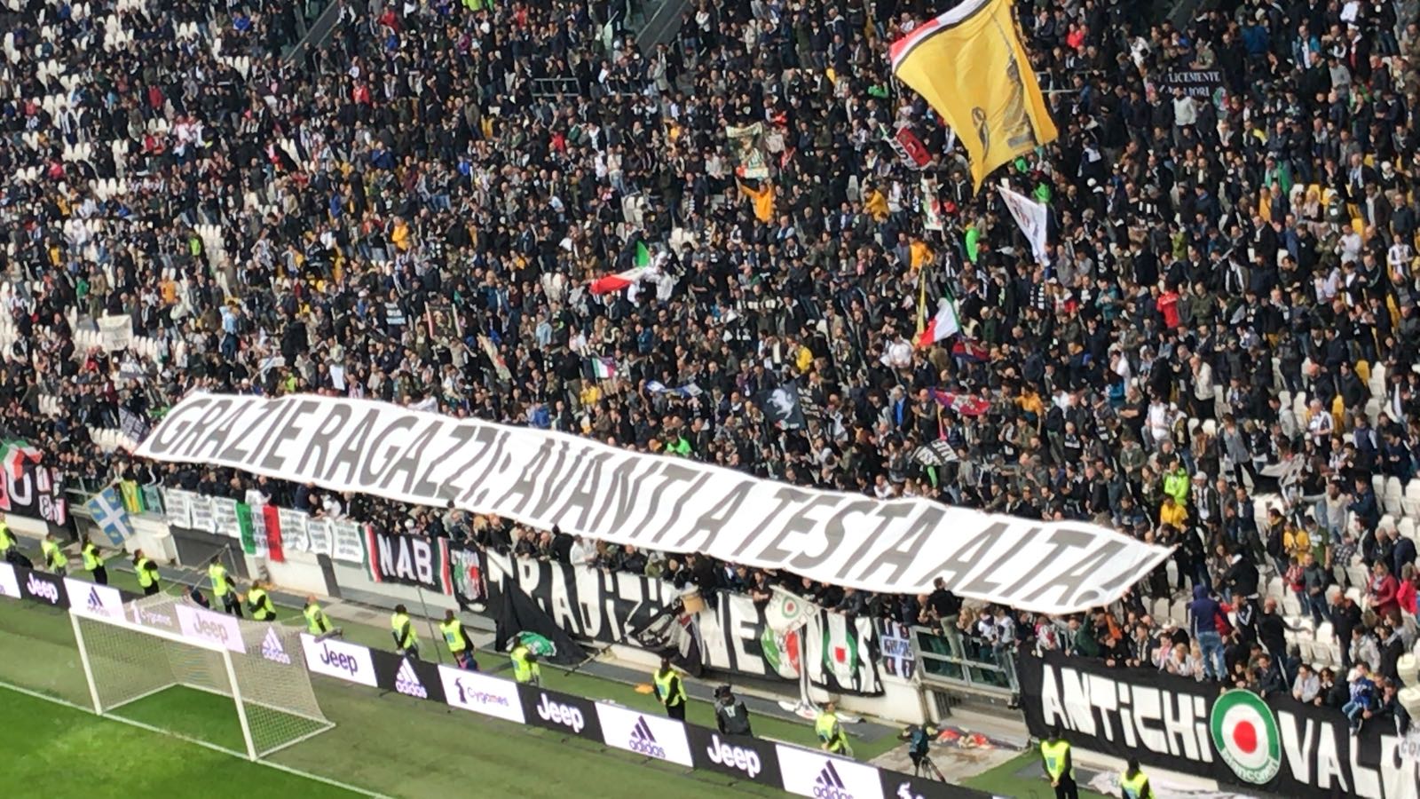 Striscione juve samp