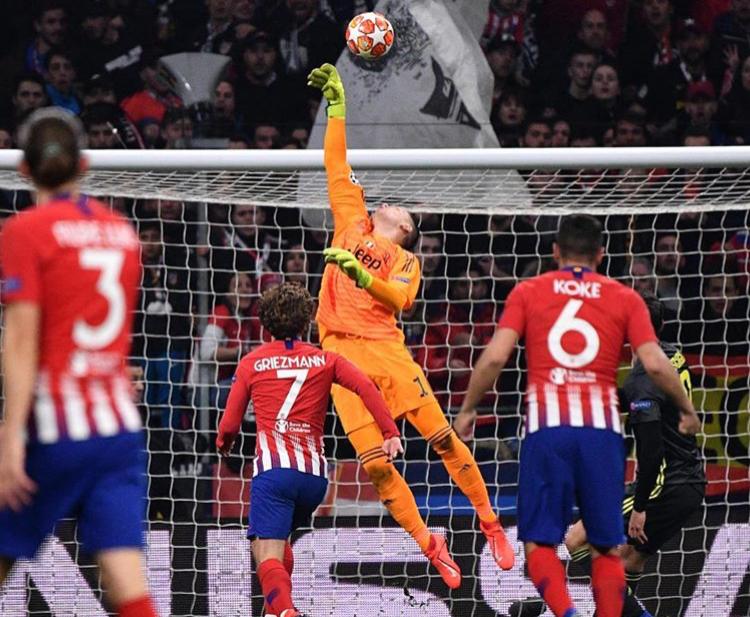 La parata di Szczesny contro l'Atletico