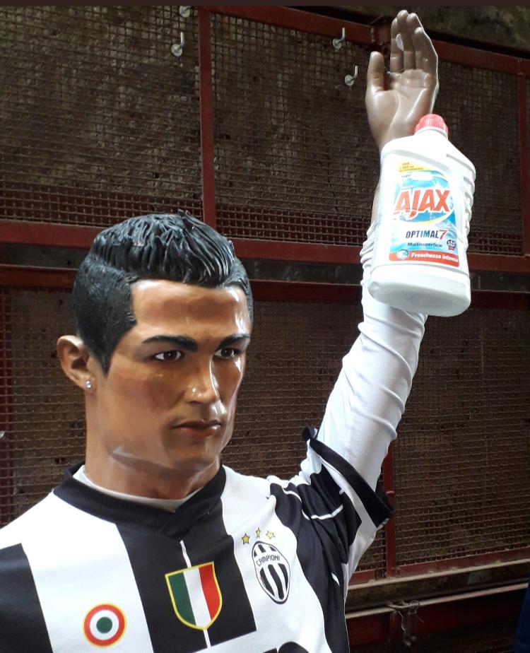 Ronaldo, statua a Napoli