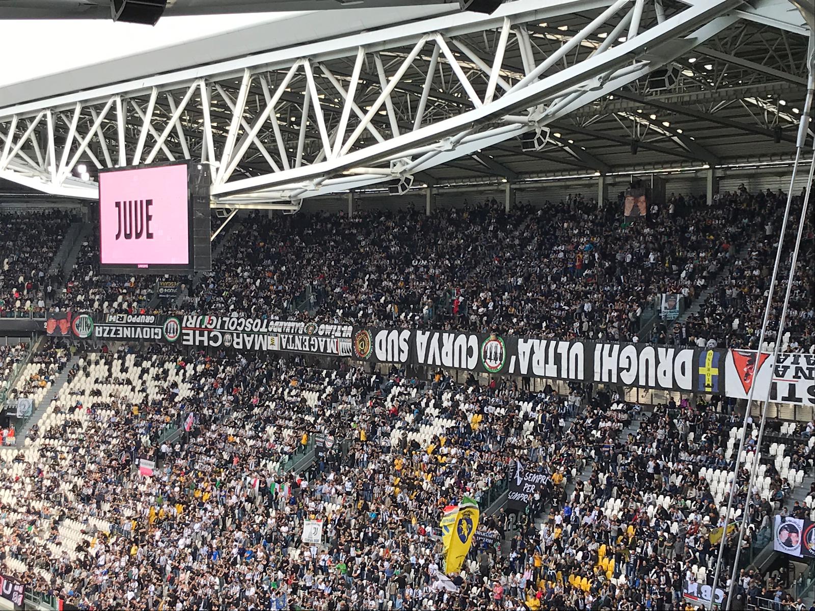 Striscioni rovesciati pre Juve-Fiorentina