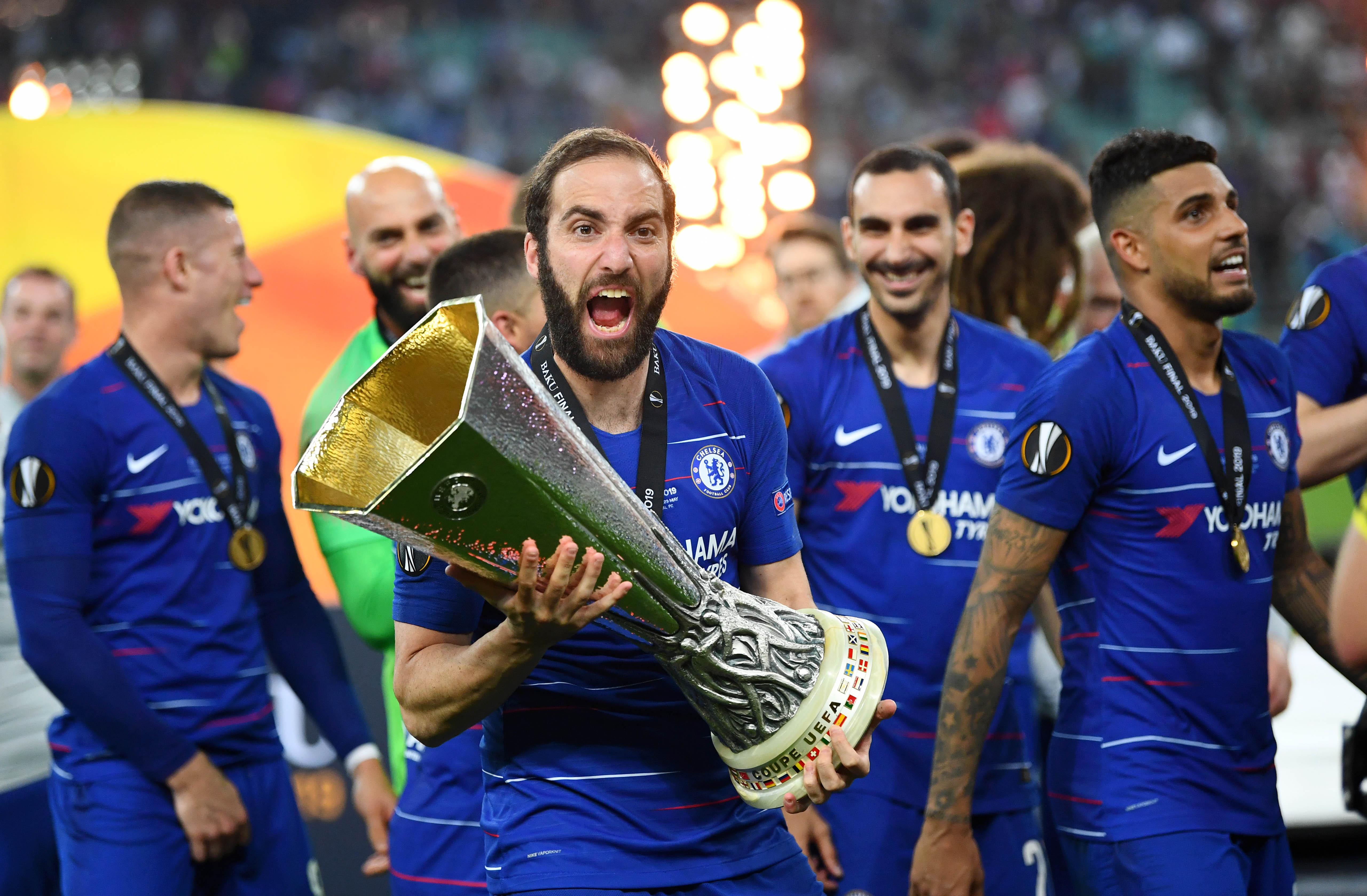 Higuain con la Coppa