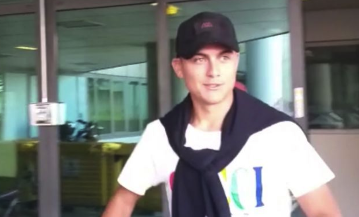 Dybala all'arrivo a Caselle