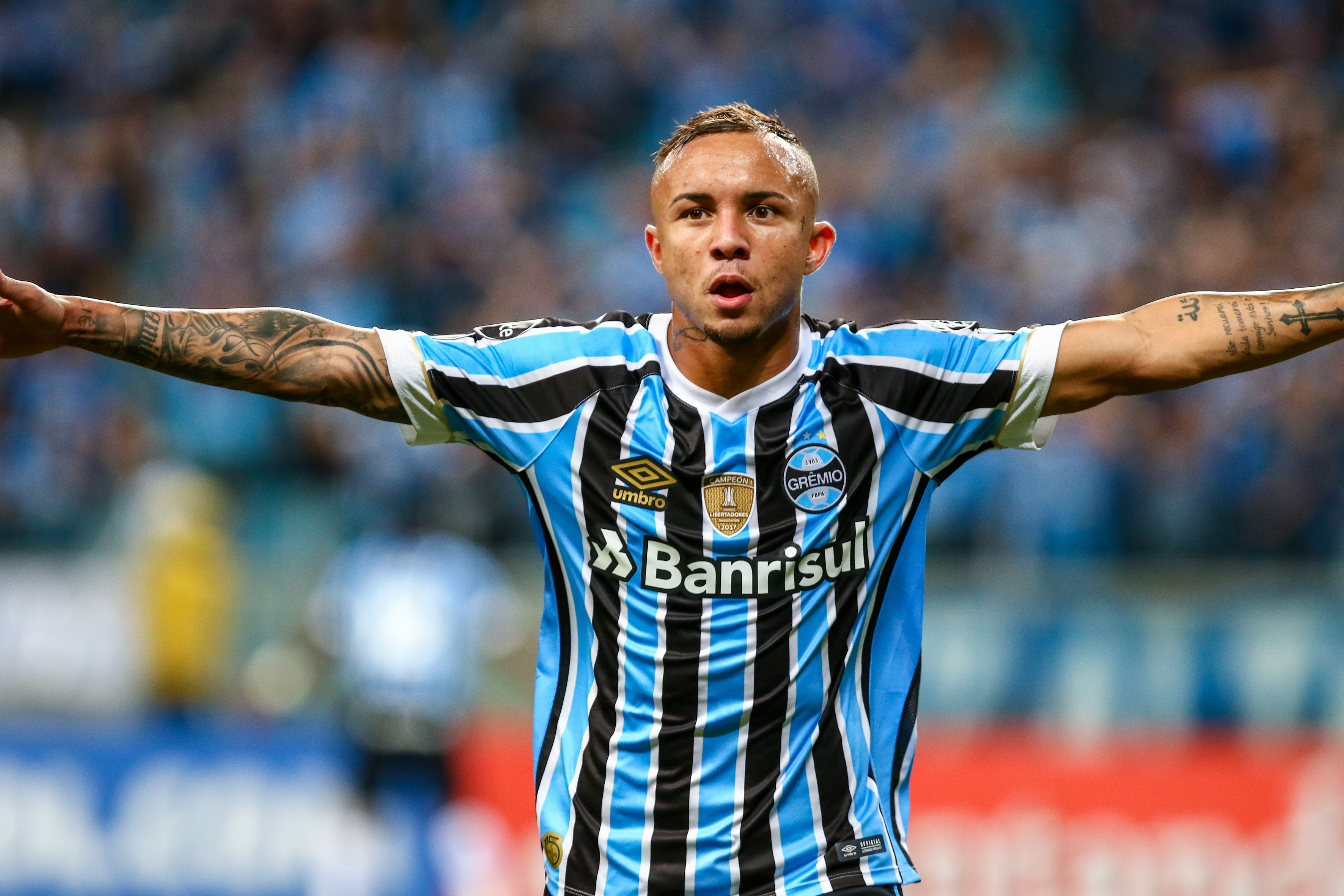 Everton Soares