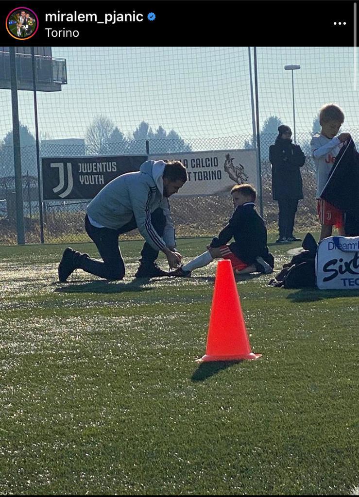 Pjanic insieme al figlio