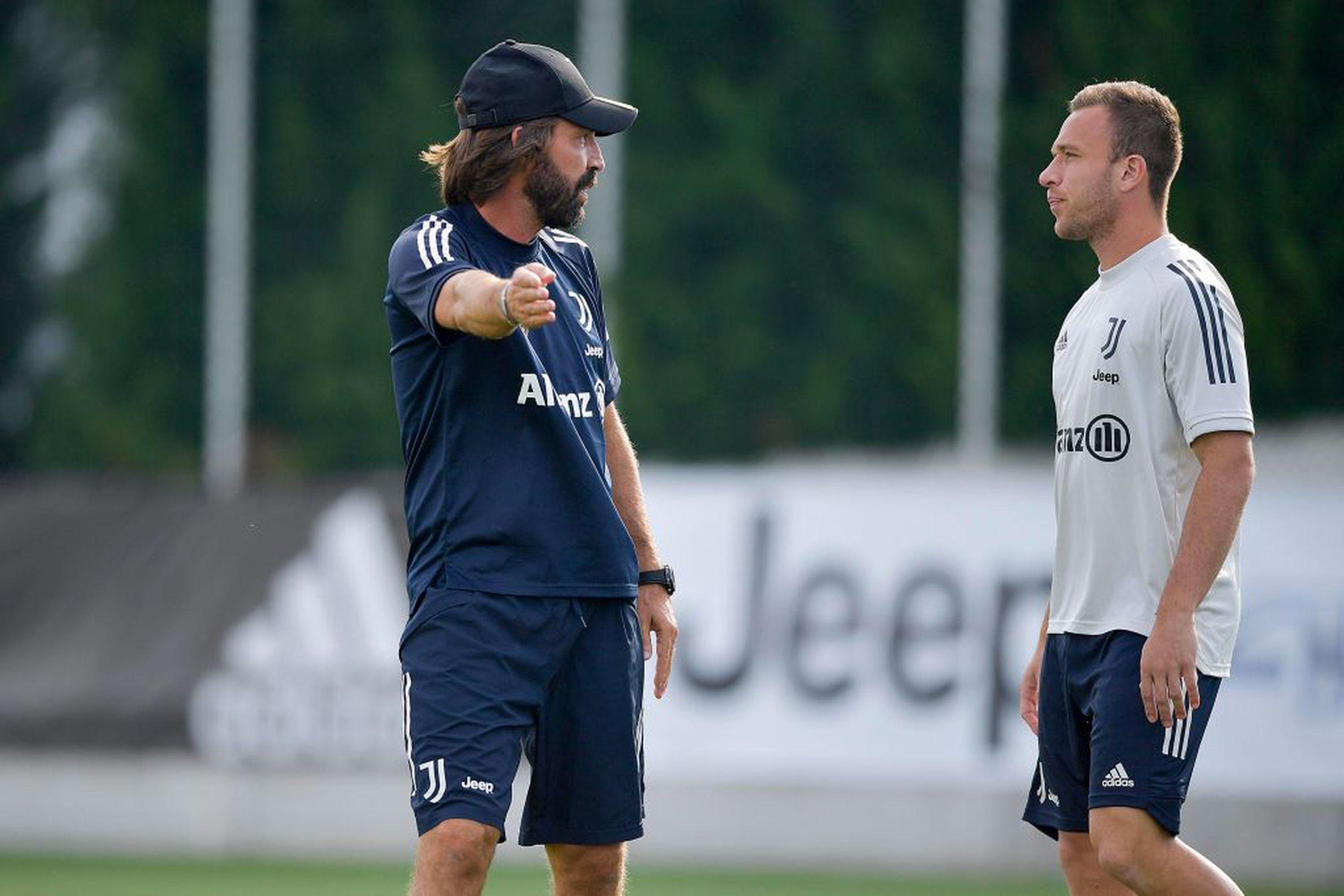 Arthur Melo con Andrea Pirlo