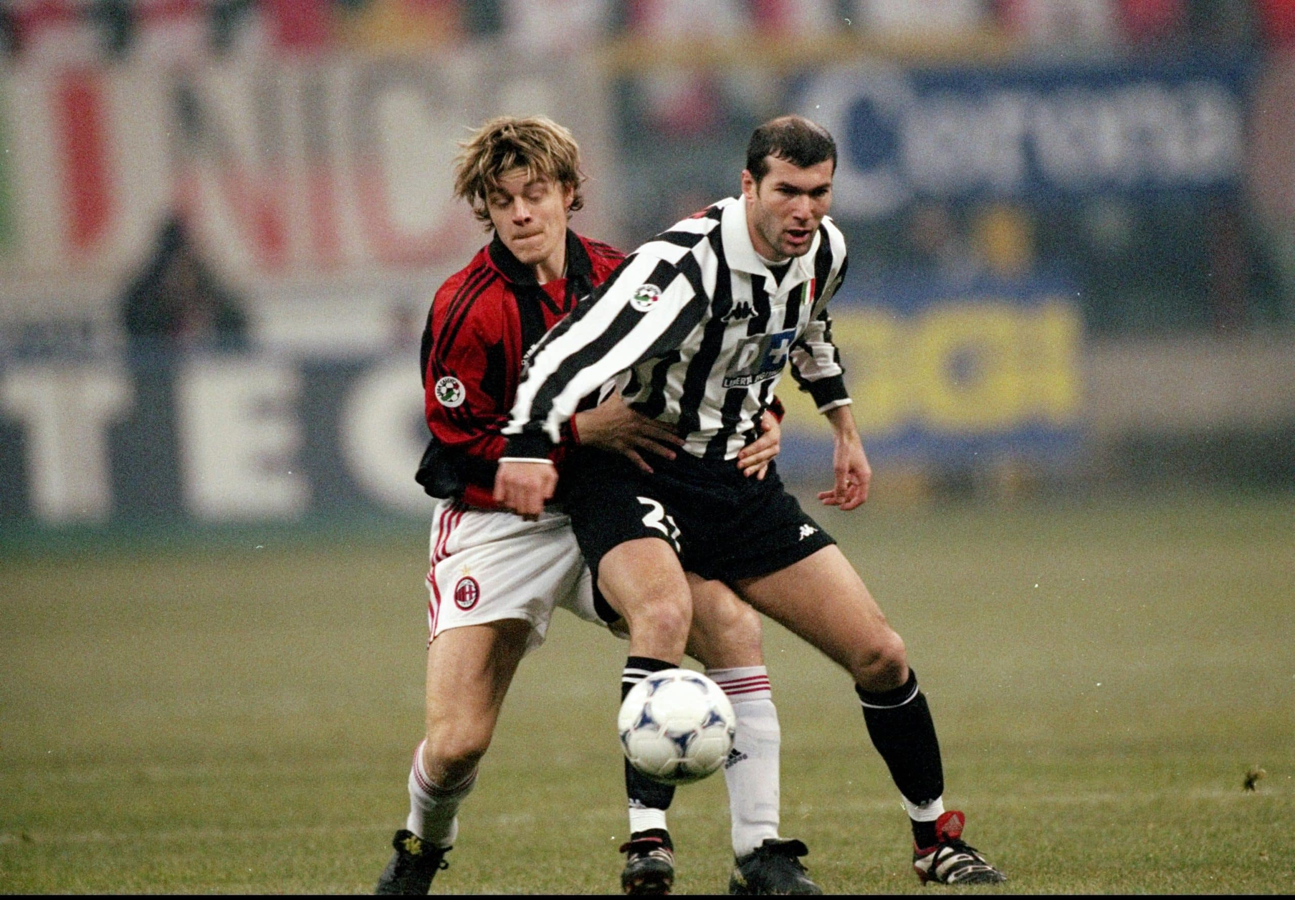 Zinedine Zidane con la maglia della Juve