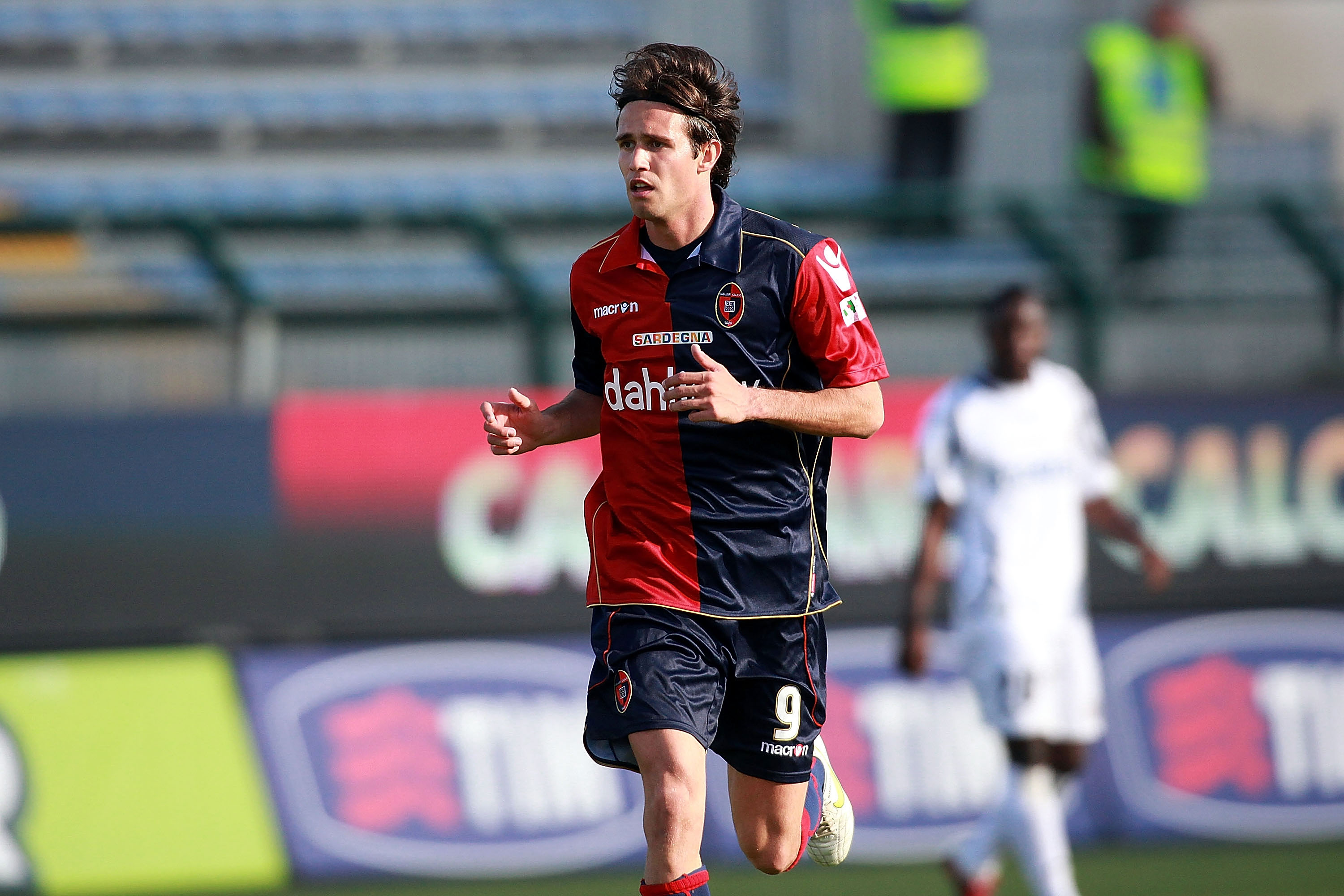 Robert Acquafresca con la maglia del Cagliari