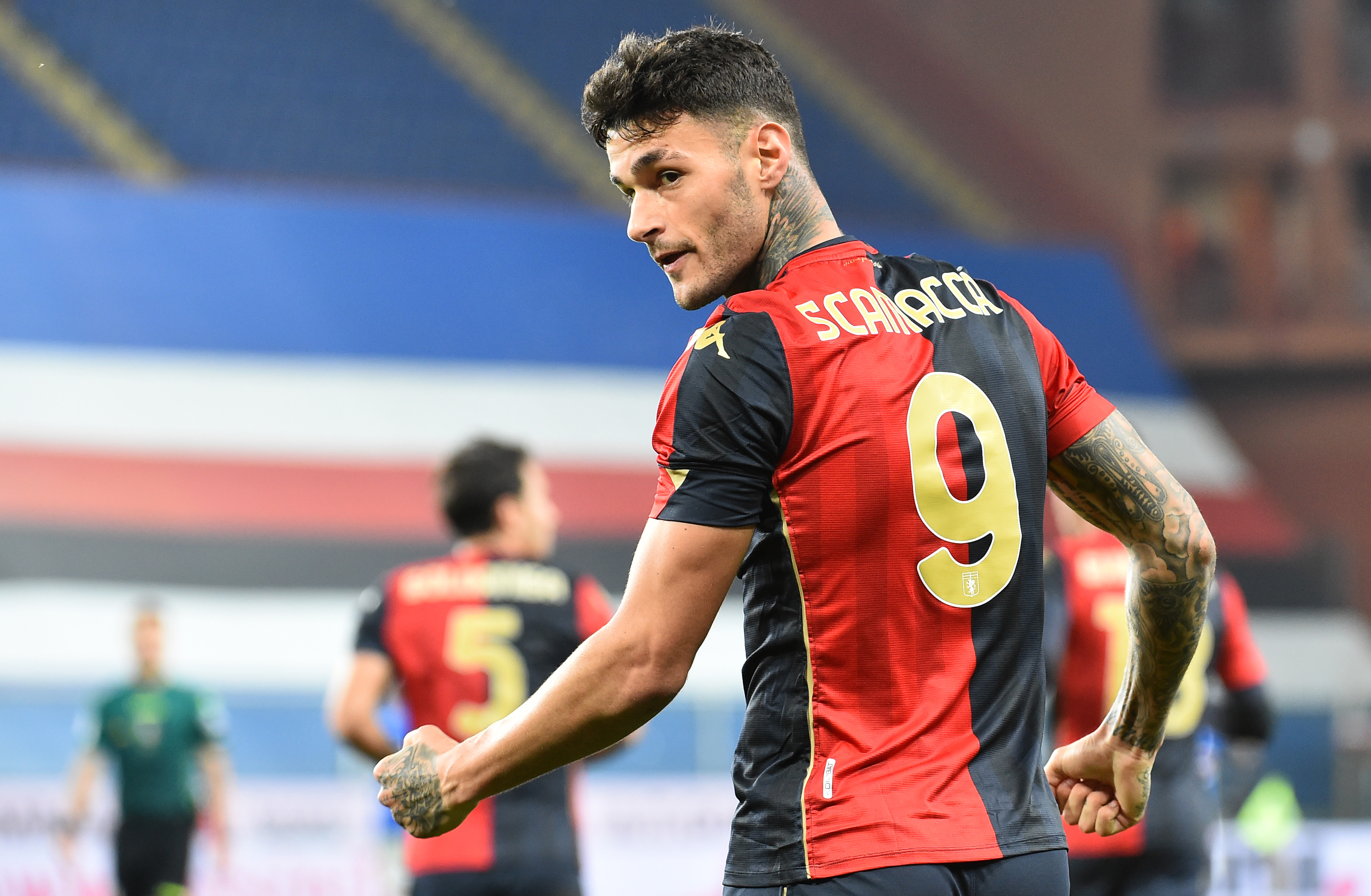 Gianluca Scamacca con la maglia del Genoa