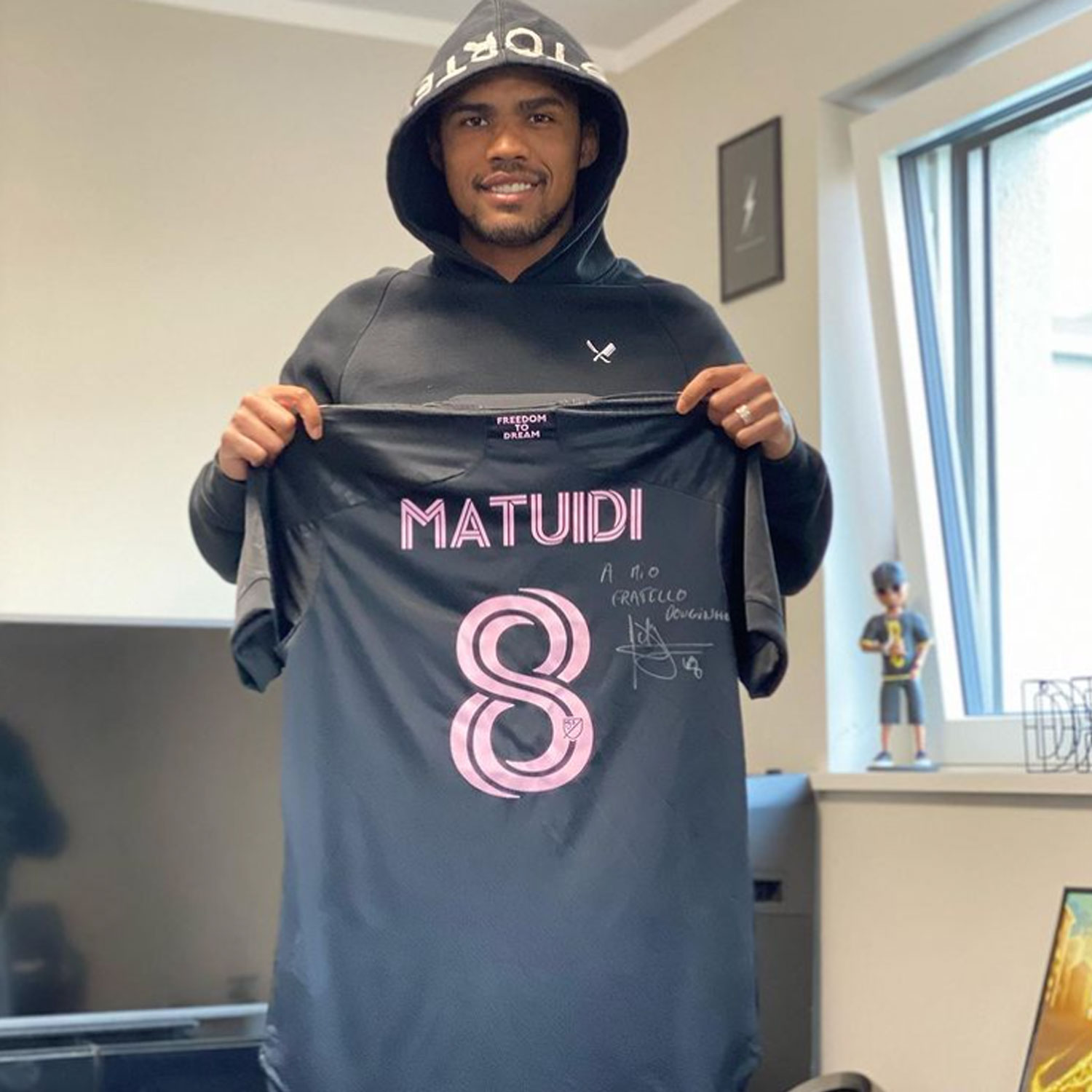 Douglas Costa con la maglia di Matuidi