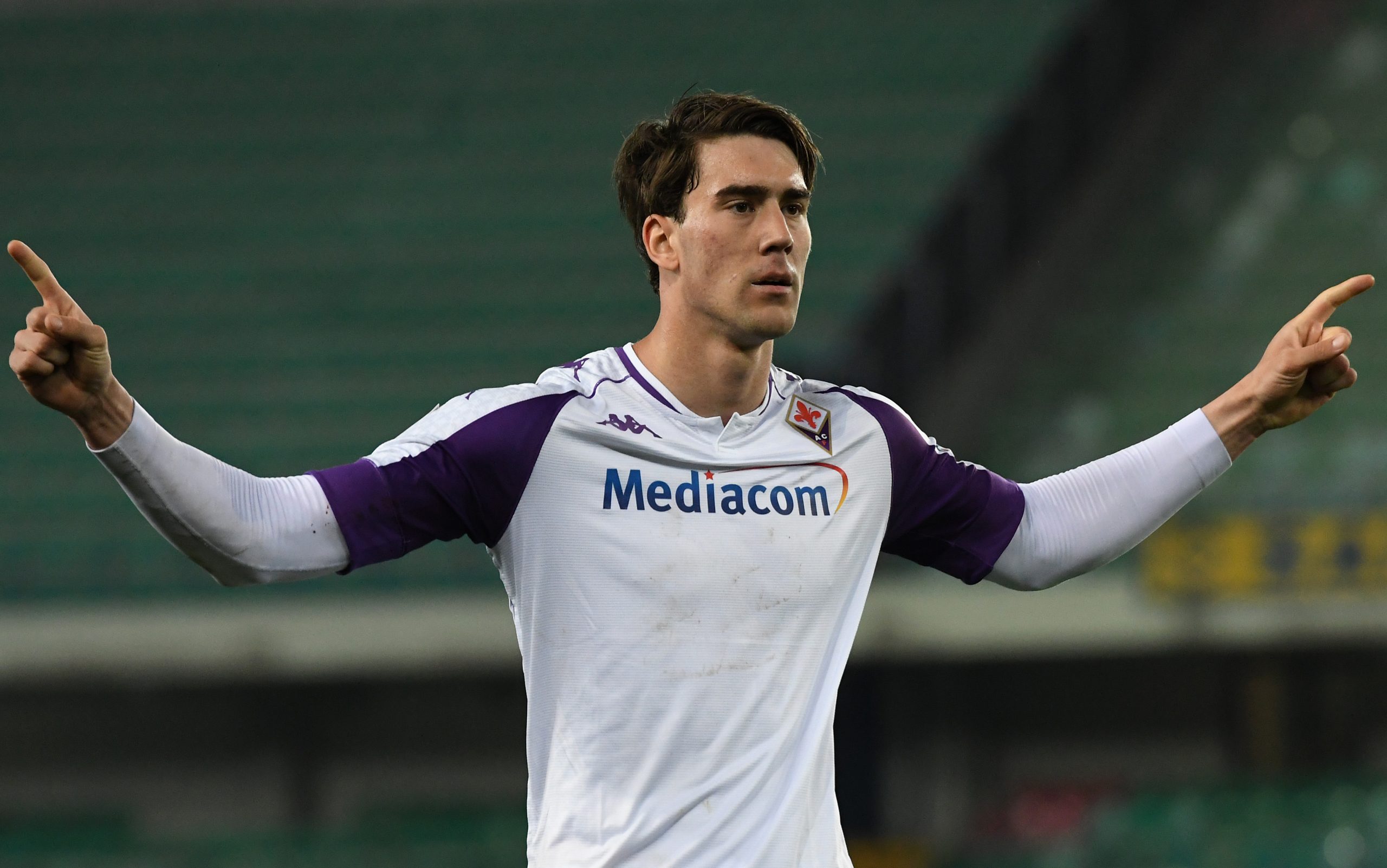 Vlahovic, centravanti della Fiorentina, è nel mirino bianconero.