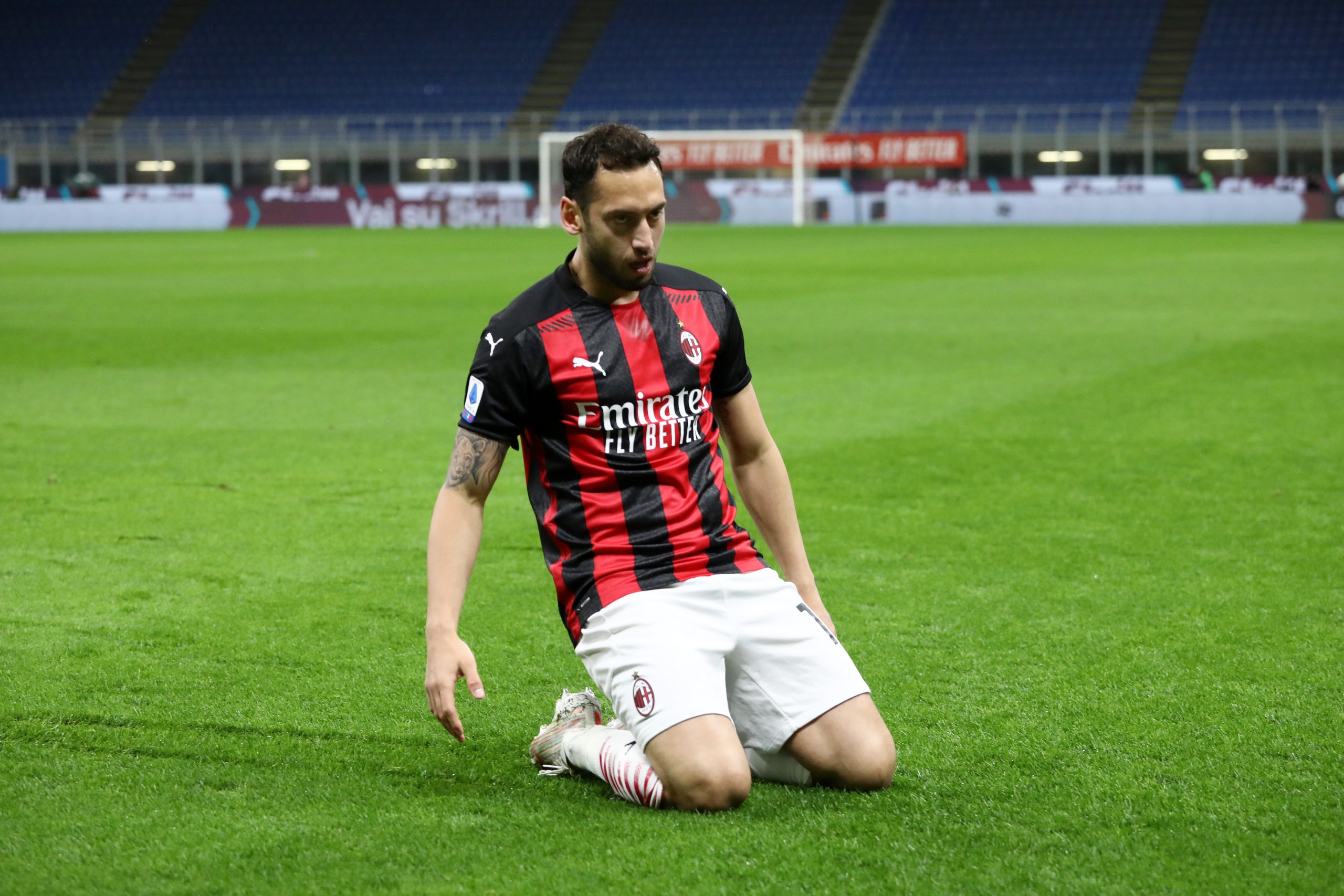 Hakan Calhanoglu, trequartista in uscita dal Milan