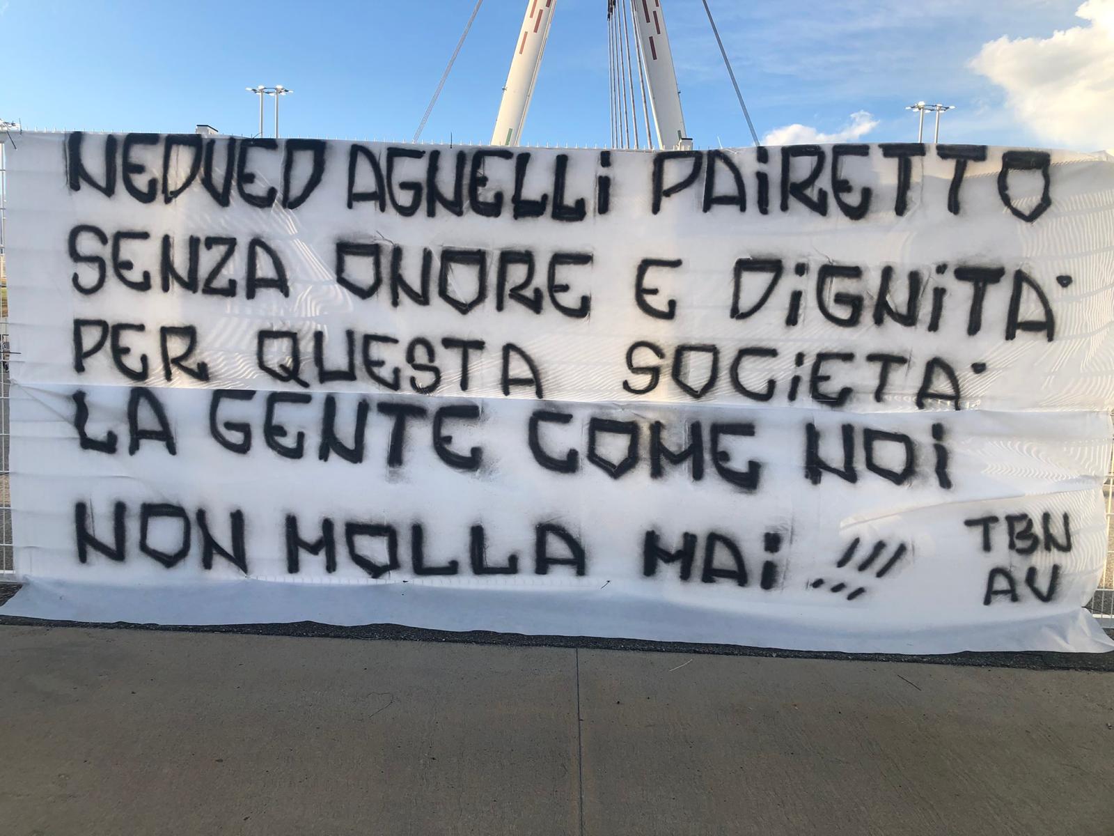 Striscione dei tifosi juventini