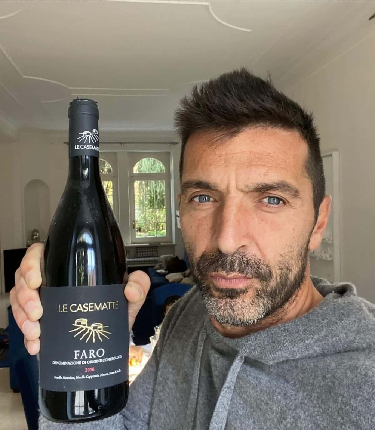 Buffon con il vino di Barzagli