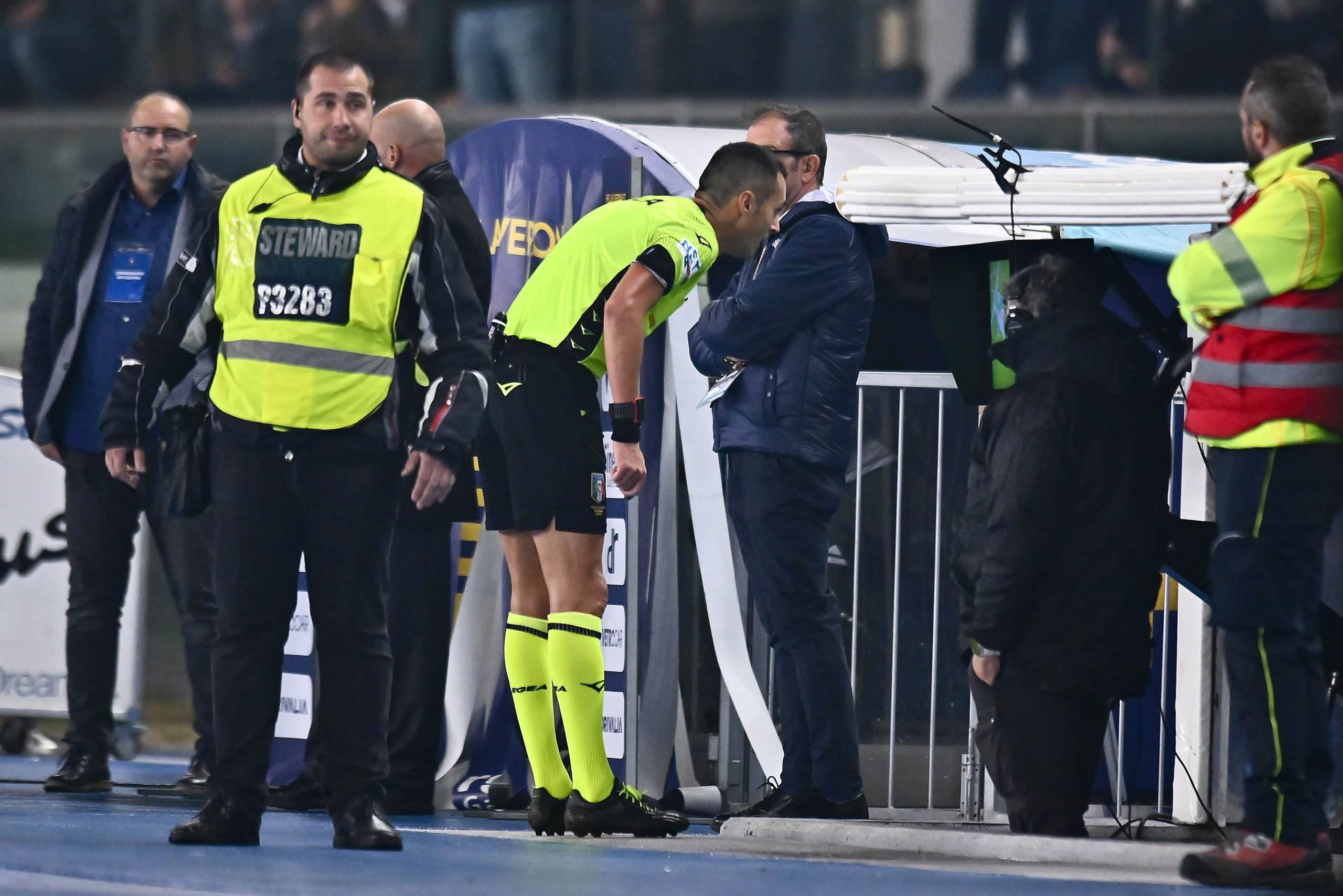 Marco Di Bello al Var durante Verona-Juventus