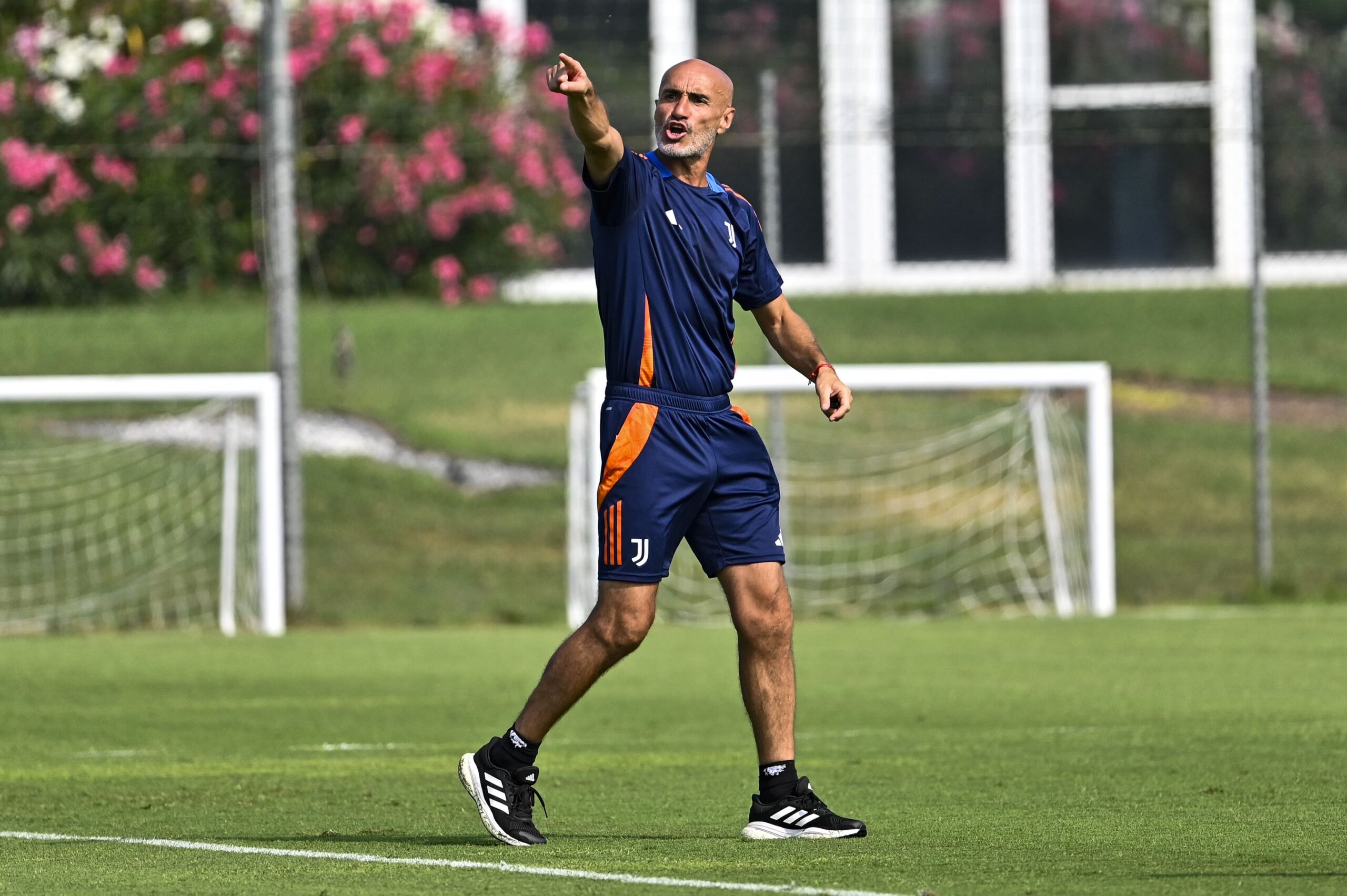 L'allenatore della Juve Next Gen Paolo Montero